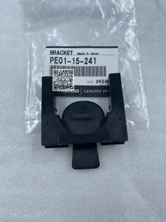 Coffre avec pieces de voiture - SUPPORT SUPÉRIEUR DE RADIATEUR À EAU - Mazda PE0115241