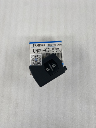 Trunk with car parts - REMOTE CONTROL KEY - Mazda BT-50 / B2500 UN09675RYJ