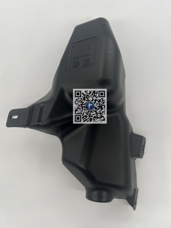 Kofferraum mit Autoteilen - WINDSCHUTZSCHEIBENWASCHERBEHÄLTER - AJ 10< / 1450004 13260579