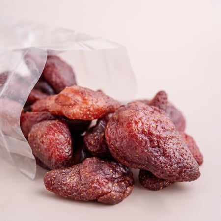 Nuci & Fructe uscate - Căpșuni infuzate în suc de mere 200g – gust natural, fără zahăr adăugat