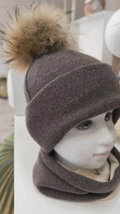 Set cu caciula accesorizata mot natural/raton si esarfa circulara, lana/bumbac, maro [1]