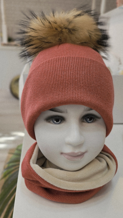 Set cu caciula accesorizata mot natural/raton si esarfa circulara, peach [2]