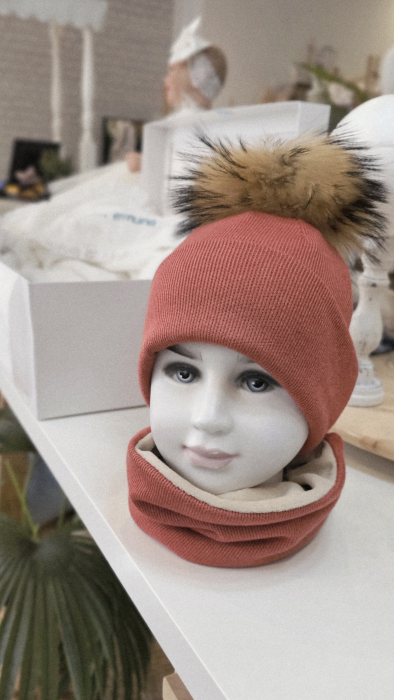 Set cu caciula accesorizata mot natural/raton si esarfa circulara, peach [3]