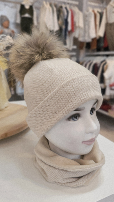 Set cu caciula accesorizata mot natural/raton si esarfa circulara, crem [2]