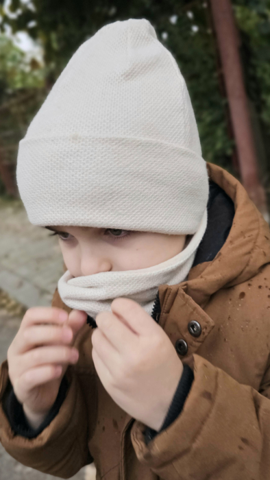 Set cu caciula cu esarfa circulara, crem [1]