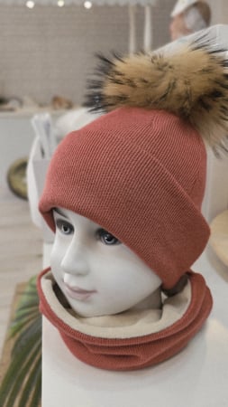 COPII - Set cu caciula accesorizata mot natural/raton si esarfa circulara, peach