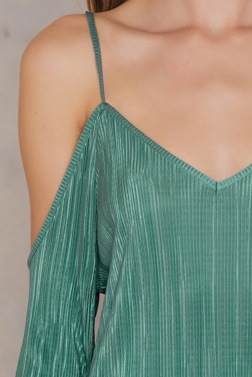 Top Pleated Cold Shoulder [2]