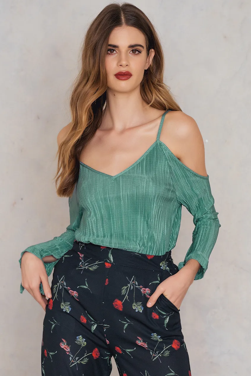 Top Pleated Cold Shoulder [0]