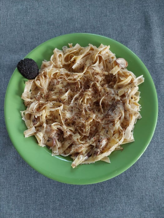 Lăști cu trufe și parmezan – rețetă simplă, cu gust rafinat