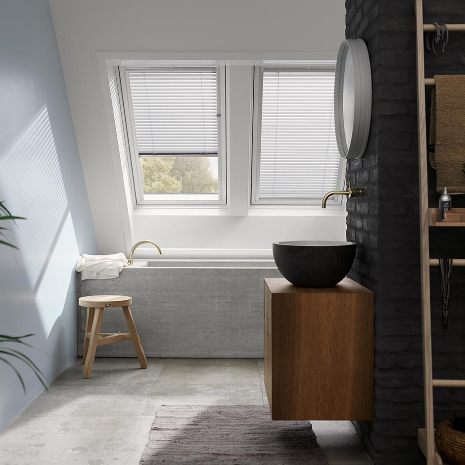 Ferestre VELUX instalate la baie