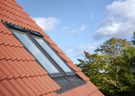 Ferestre de mansarda VELUX - Fereastra VELUX cu celula fotovoltaica - GLL 106130