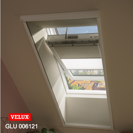 Fereastra VELUX GLU 006121 cu rama EDW 1000 [1]