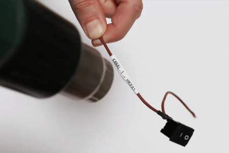 Casetă cu bandă pentru tuburi termocontractibile Brother HSE-211E originală - negru pe alb, lățime de 5,2 mm [2]