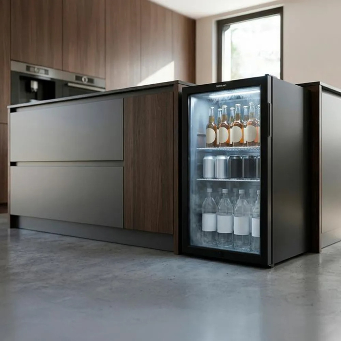 Vitrina frigorifica Cecotec, Bolero CoolMarket, H68cm, latime 44.5 cm, tehnologie racire compresor, capacitate stocare 88 doze 330 ml, volum total 72 litri, temperatura reglabila (0–10 °C), iluminare [3]