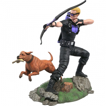 Statuete de colectie - Statueta Diorama Hawkeye + Dog Marvel Gallery Comic 23cm