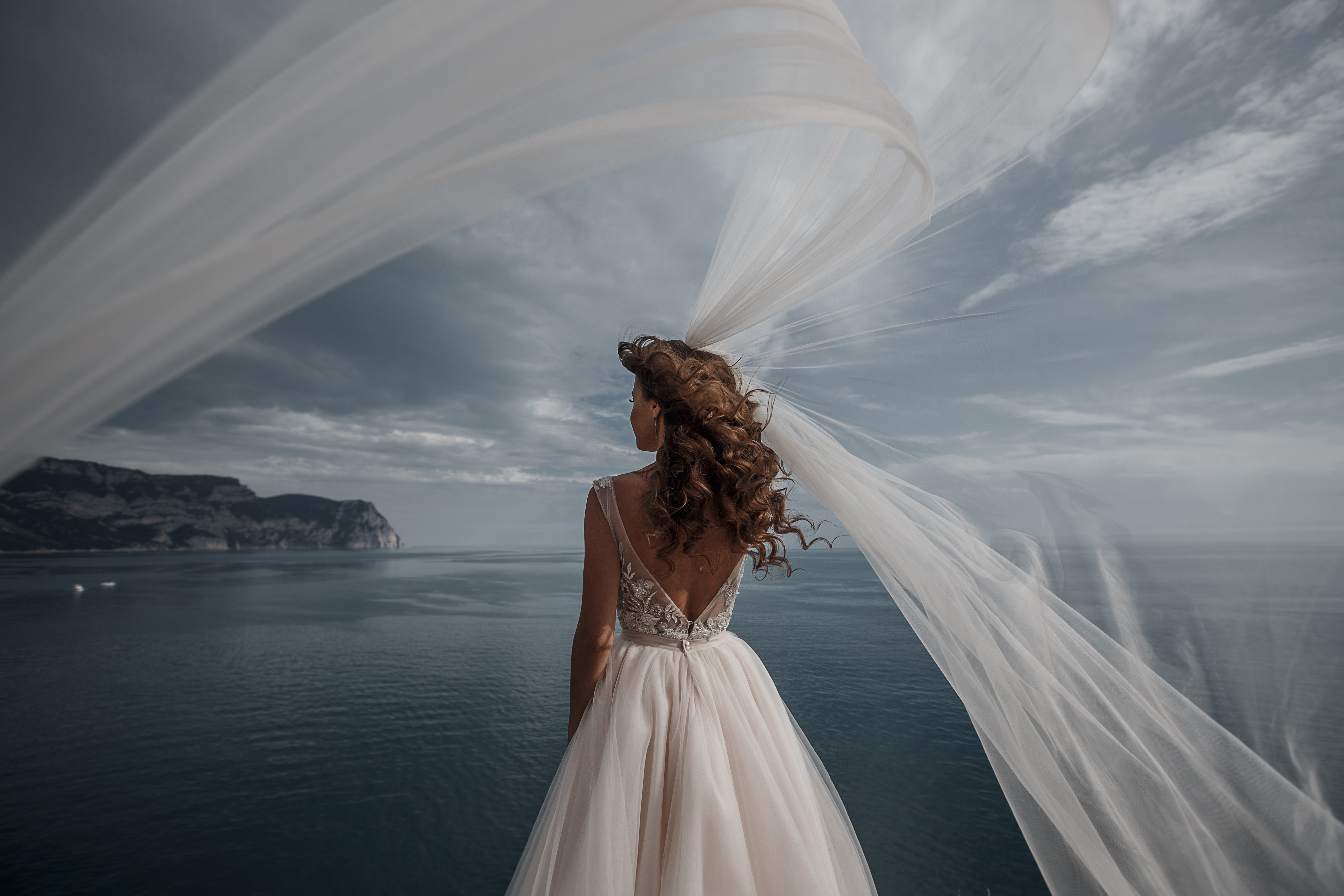 Secretele călcării impecabile a rochiei de mireasă și a costumului pentru o nuntă perfectă