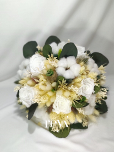DECORATIUNI - Buchet din flori uscate si 5 trandafiri