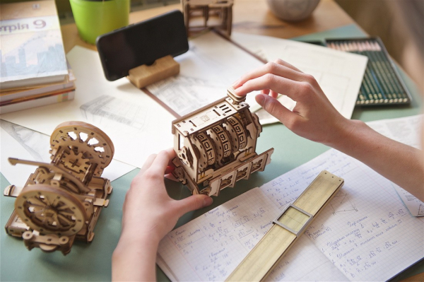 Puzzle mecanic 3D lemn Ugears Contor [10]