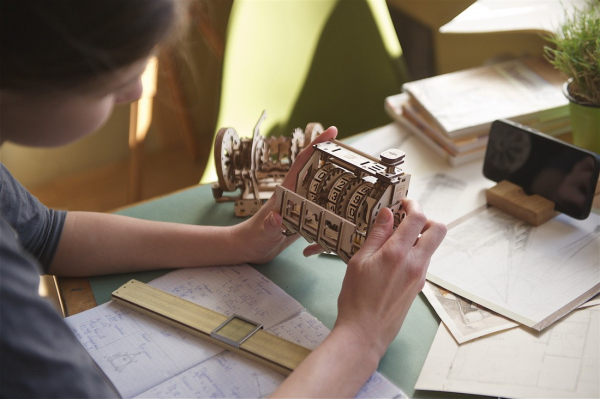 Puzzle mecanic 3D lemn Ugears Contor [11]