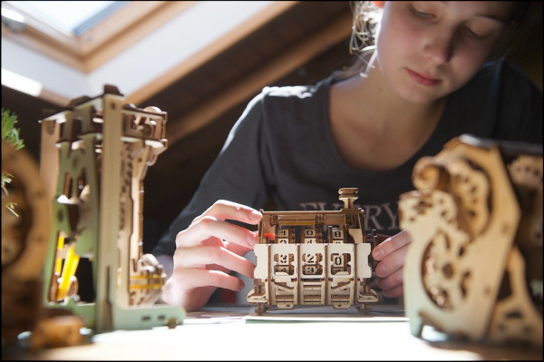 Puzzle mecanic 3D lemn Ugears Contor [14]
