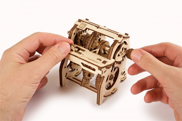Puzzle mecanic Ugears Cutia de viteze [9]