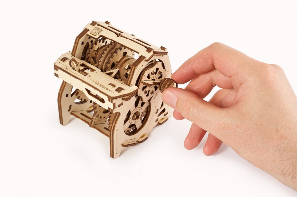 Puzzle mecanic Ugears Cutia de viteze [8]