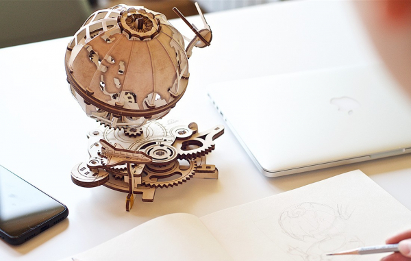 Puzzle mecanic Ugears Glob pamantesc [10]