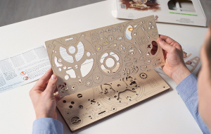 Puzzle mecanic Ugears Glob pamantesc [12]