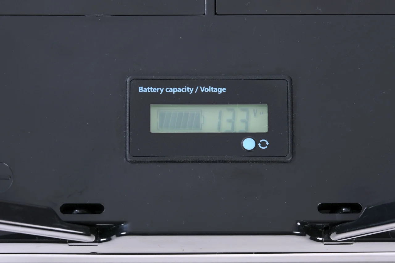 https://www.rolimag.ro/baterie-acumulator-lifepo4-12-8v-100ah-functie-bluetooth-si-ltcp-model-lfp12100bt.html?preview=1#prod-gallery-1 [5]
