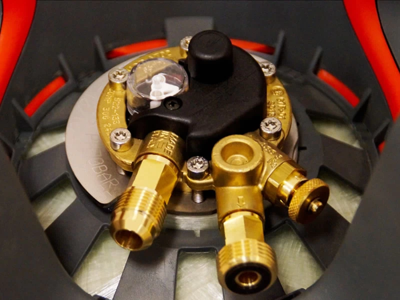 https://www.rolimag.ro/butelie-rezervor-gpl-din-material-compozit-cu-multivalva-si-indicator-24-4-19-52-litri.html?preview=1#prod-gallery-1 [3]