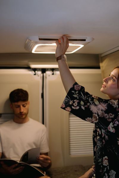 https://www.rolimag.ro/difuzor-12-v-aer-conditionat-plein-aircon-varianta-ringlight-nou-noua-tehnologie-de-flux-de-aer.html?preview=1#prod-gallery-1 [6]