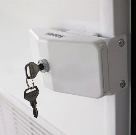 https://www.rolimag.ro/incuietoare-de-siguranta-thule-door-lock-cu-fixare-pe-cadrul-usii.html?preview=1#prod-gallery-1 [1]