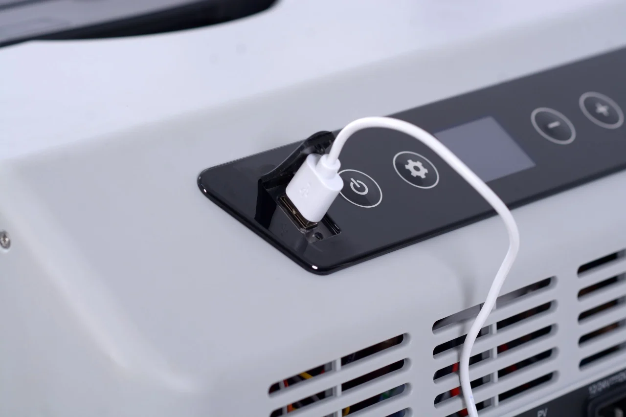 https://www.rolimag.ro/lada-frigorifica-portabila-cu-compresor-ronic-fcr-30a-30-litri-functie-bluetooth-baterie.html?preview=1#prod-gallery-1 [8]