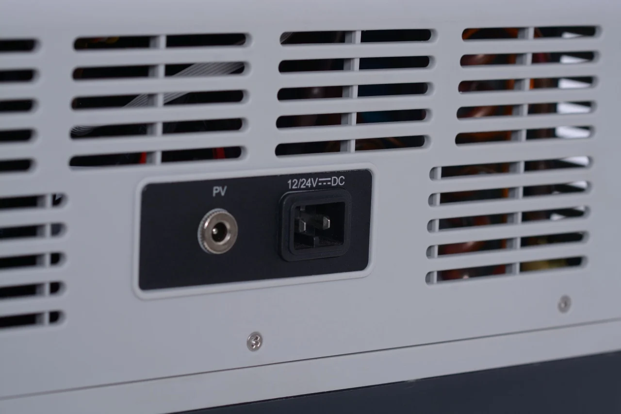 https://www.rolimag.ro/lada-frigorifica-portabila-cu-compresor-ronic-fcr-30a-30-litri-functie-bluetooth-baterie.html?preview=1#prod-gallery-1 [6]