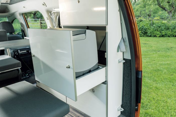 Linie de mobilier Caddy LR Camp - Include frigider, chiuvetă, baterie AGM și sistem electric [3]
