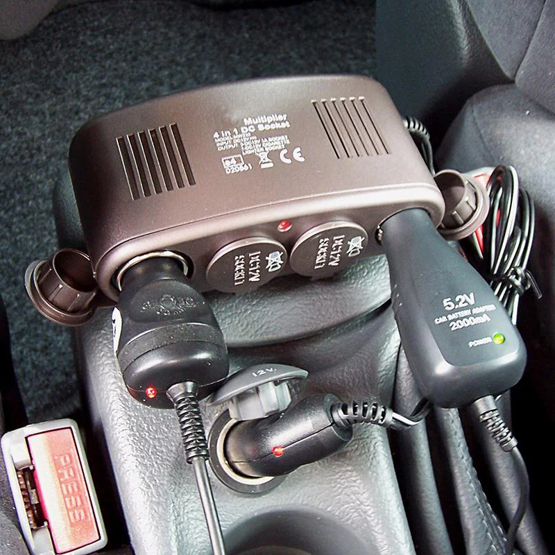 Priză cu 4 căi 12V incl. placa de montaj [5]