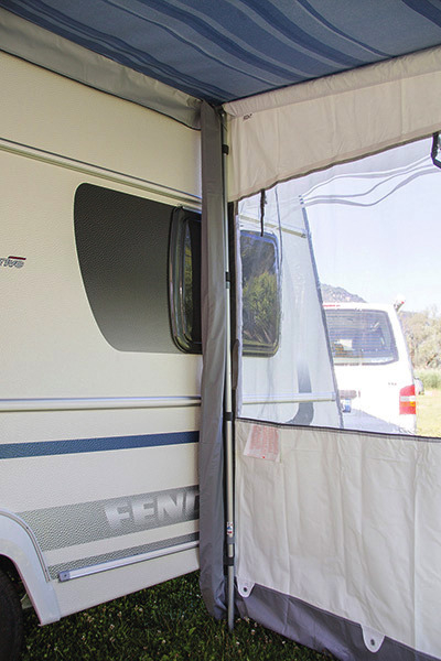 Stâlpi verticali cort [1]