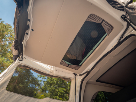 https://www.rolimag.ro/cort-spate-update-vito-premium-pentru-mercedes-vito.html?preview=1#prod-gallery-1 [9]
