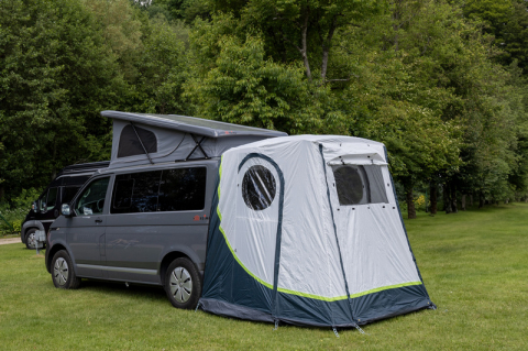 https://www.rolimag.ro/cort-spate-upgrade-2-%C3%AEn-special-pentru-hayonul-vw-t4-t5-%C8%99i-t6.html?preview=1#prod-gallery [3]