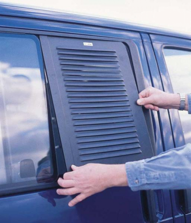 Fereastra - https://www.rolimag.ro/grila-de-aerisire-airvent-t4-dreapta-p%C3%A2n%C4%83-la-9-2019.html?preview=1#prod-gallery-1