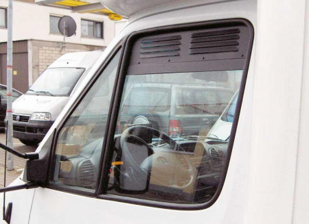 Fereastra - https://www.rolimag.ro/grila-de-geam-potrivita-pentru-vw-crafter-pana-%C3%AEn-2006.html?preview=1#prod-gallery