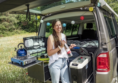 https://www.rolimag.ro/cutie-de-camping-l-cm-pentru-vw-t6-5-multivan-california-beach-cu-banca-originala-cu-3-locuri.html?preview=1#prod-gallery-1 [9]