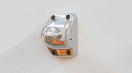 Incuietoare-maner-cheie-butuc - https://www.rolimag.ro/safe-door-guardian-securitate-intern%C4%83-a-u%C8%99ii.html?preview=1#prod-gallery
