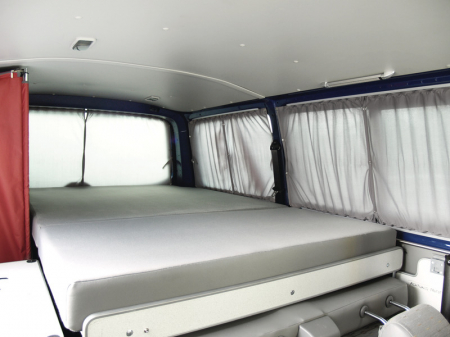 Cort-covor-fusta-terasa-accesorii - https://www.rolimag.ro/set-de-perdele-vw-t6-5-kr-gri-translucid.html?preview=1#prod-gallery