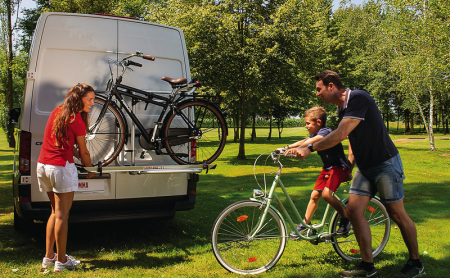 Suport bicicleta-scoter-accesorii - https://www.rolimag.ro/suport-de-biciclete-fiamma-pentru-vw-crafter-cu-o-capacitate-de-%C3%AEnc%C4%83rcare-de-p%C3%A2n%C4%83-la-50-kg.html?preview=1#prod-gallery
