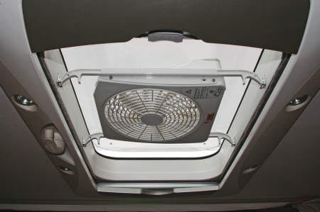 Ventilator Trapa - https://www.rolimag.ro/ventilator-puternic-pentru-ag%C4%83%C8%9Barea-%C3%AEn-aproape-toate-capote.html?preview=1#prod-gallery-1