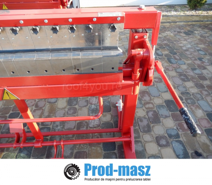 Abkant manual cu segmenti, lungime de lucru 1250 mm/ indoire max 1.5 mm [3]