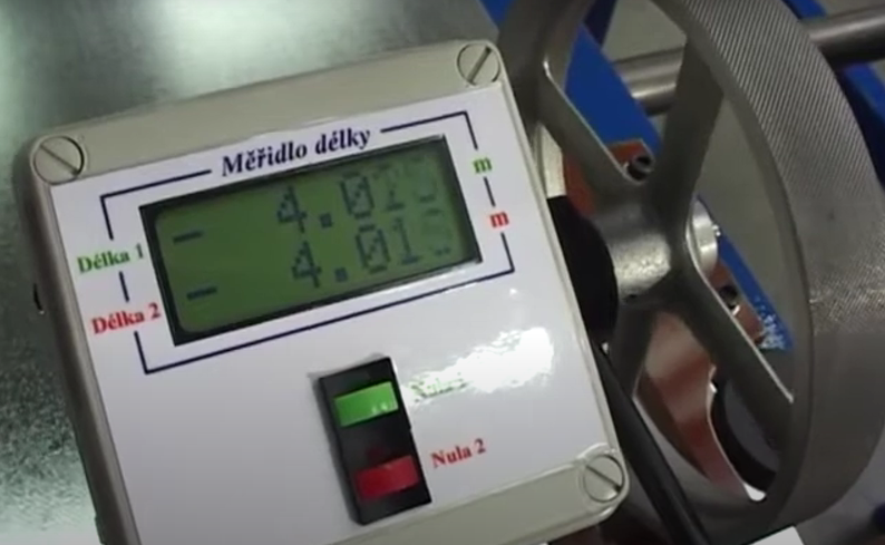 Aparat electronic de masurat tabla derulata de pe rola [1]