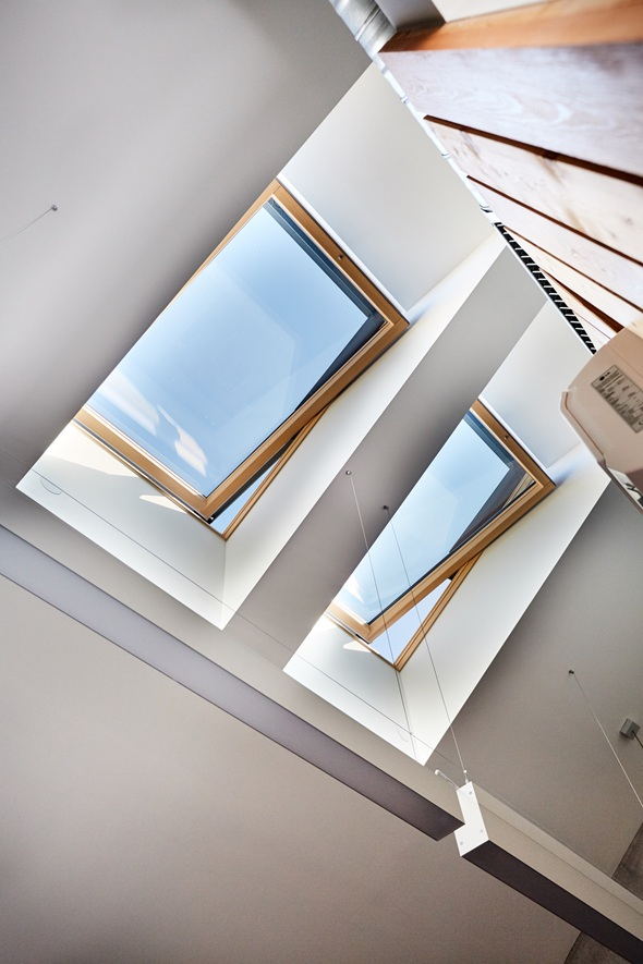 Ferestre Designo R69P cu deschidere mediana, electrica, lemn [3]