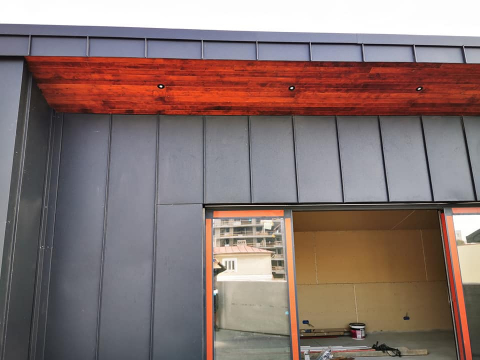 - Proiecte Roof4you - Fatada si invelitoare aluminiu prevopsit RAL 7016 3D